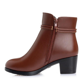 Bota Feminina em Couro Peluciada - CozyChic - Inova Mix Store Bota Feminina em Couro Peluciada - CozyChic