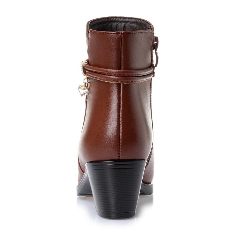 Bota Feminina em Couro Peluciada - CozyChic - Inova Mix Store Bota Feminina em Couro Peluciada - CozyChic